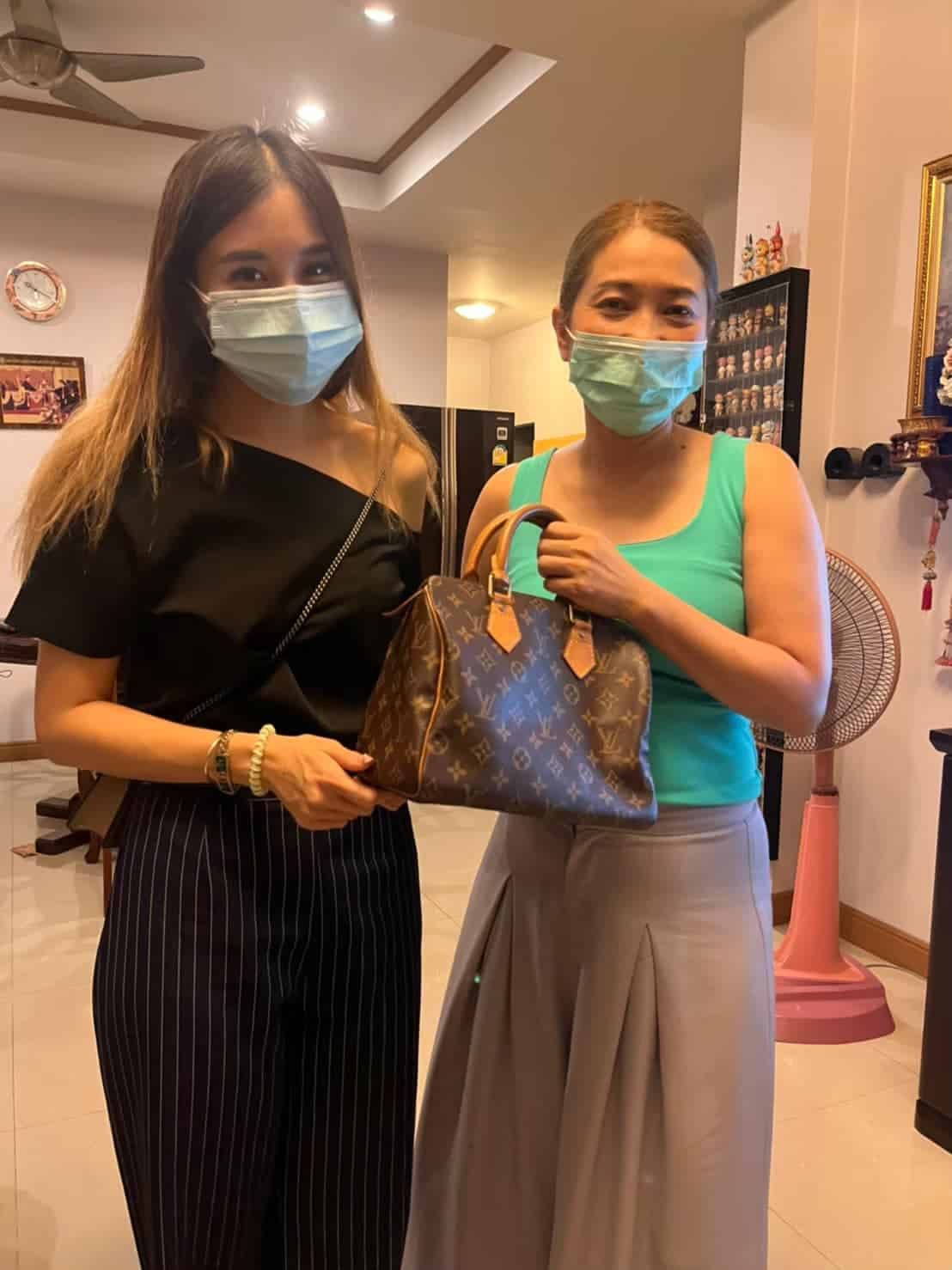 รีวิวจัดส่ง กระเป๋าแบรนด์เนมมือ 2 napatra5