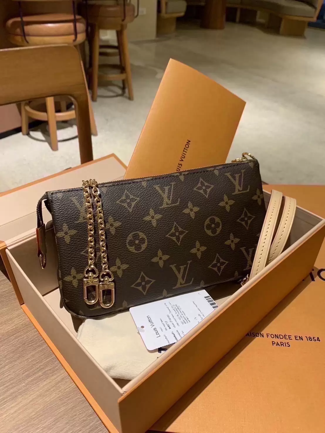 LV Pochette  Accessoires monogram - Image 4