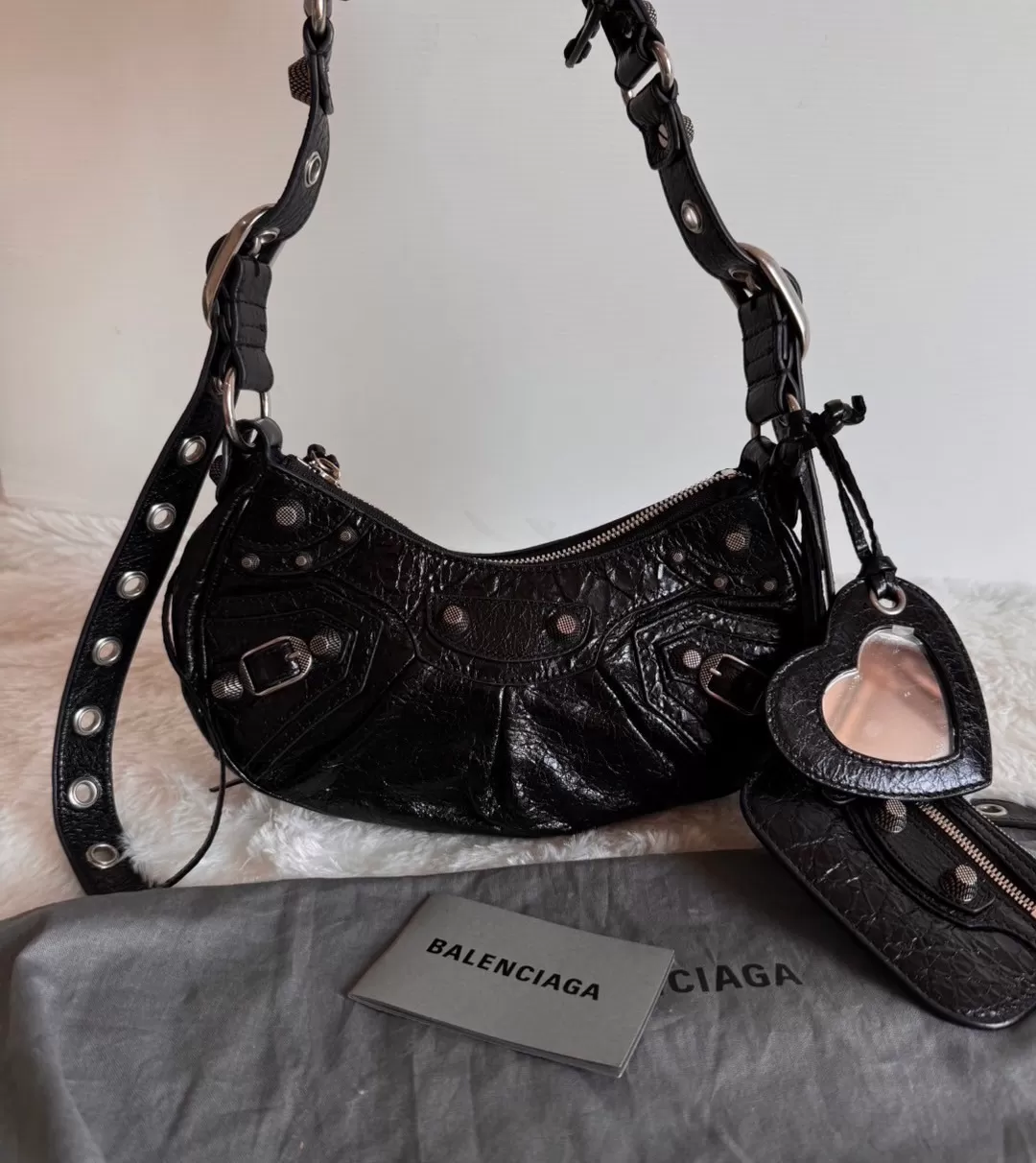 Balenciaga  Le Cagole Shoulder Bag - Image 23