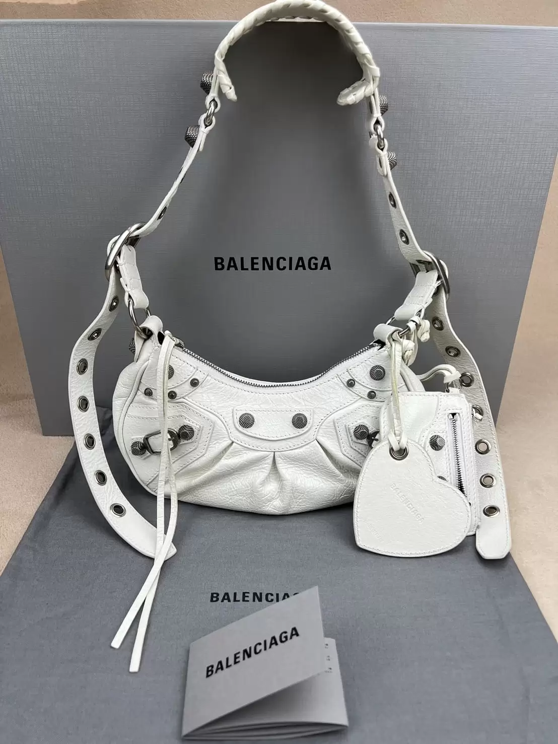 Balenciaga  Le Cagole Shoulder Bag - Image 18