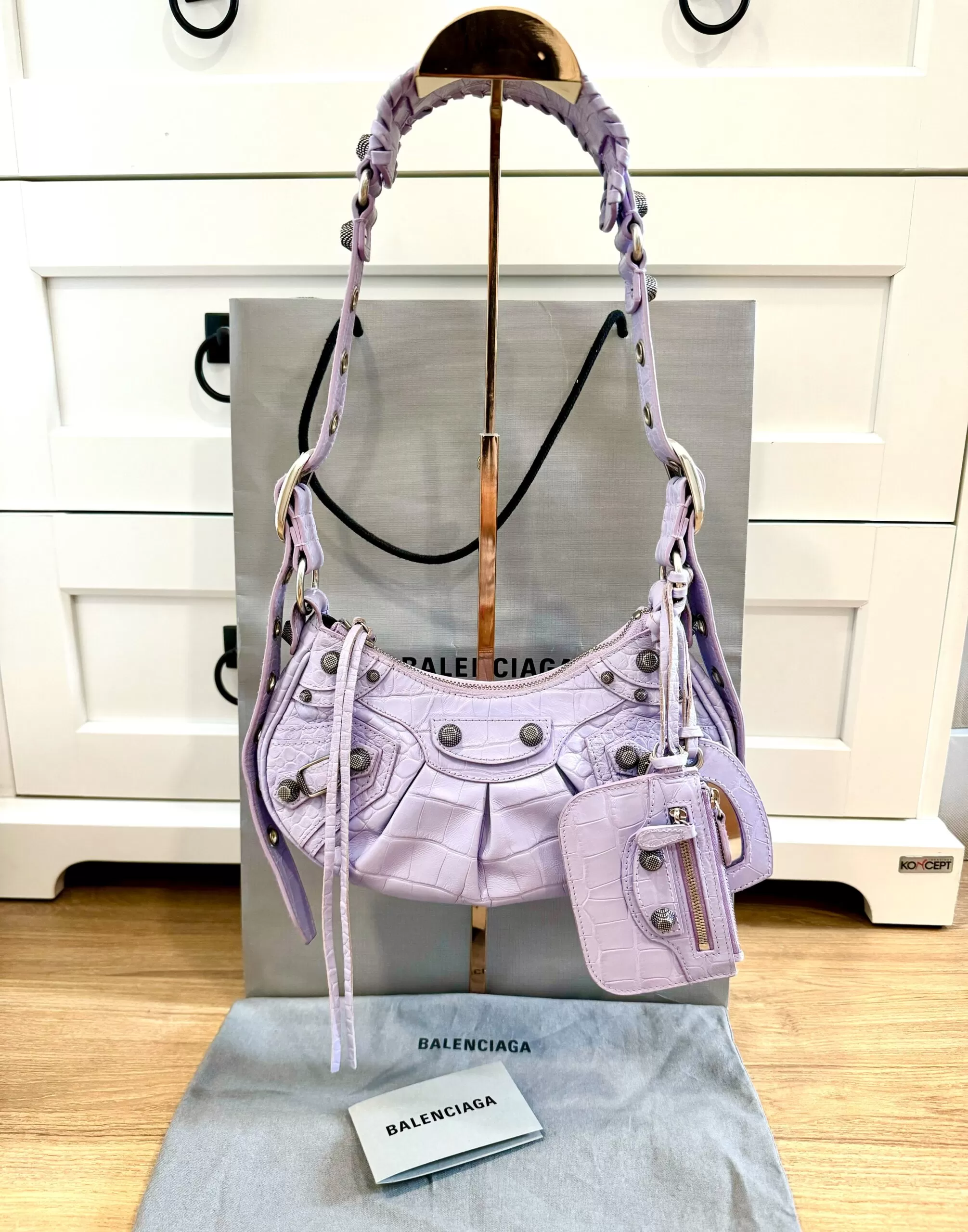 Balenciaga  Le Cagole Shoulder Bag - Image 24