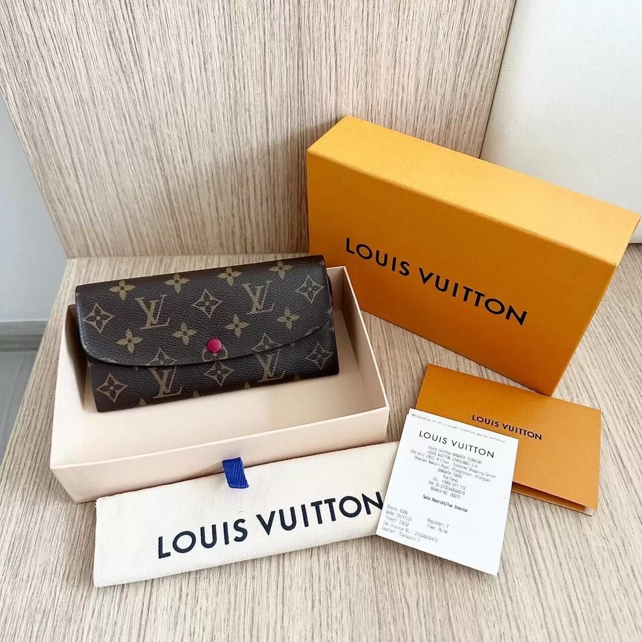 LV Emilie Wallet Monogram - Image 4