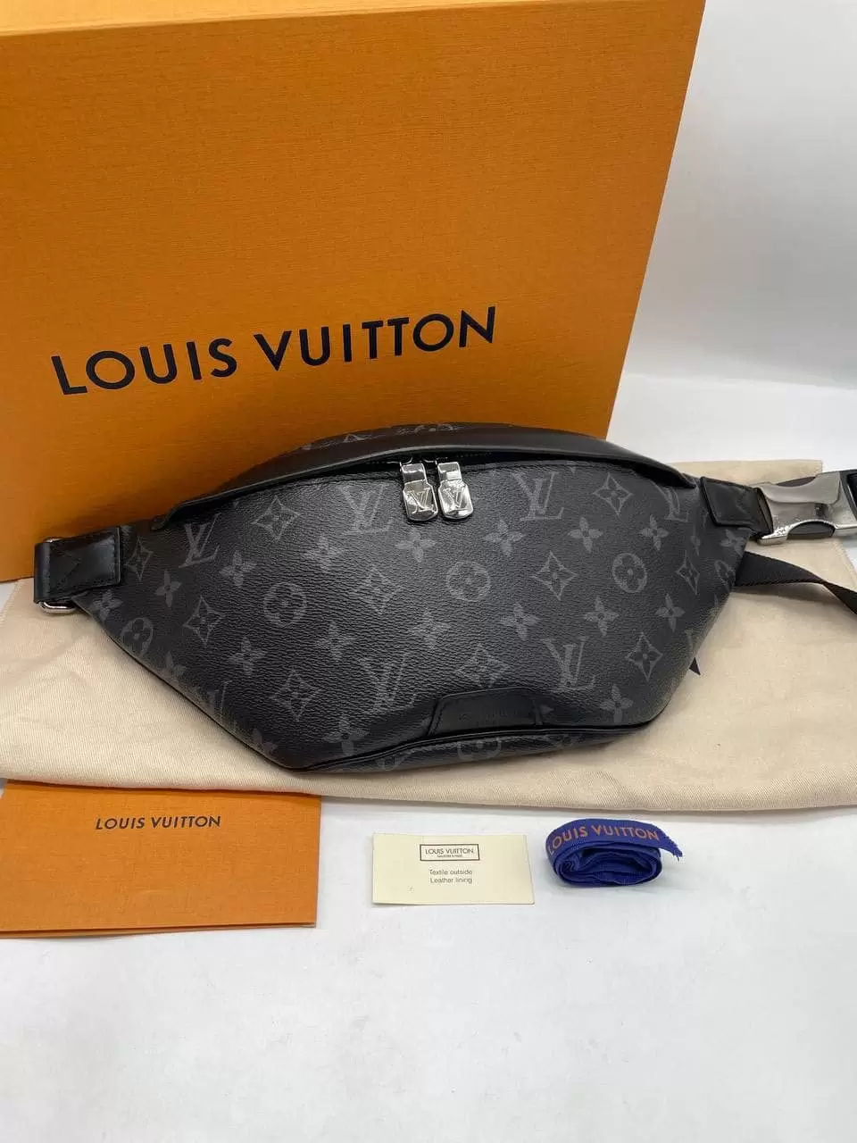 LV Discovery Bumbag PM Monogram  Eclipse - Image 5